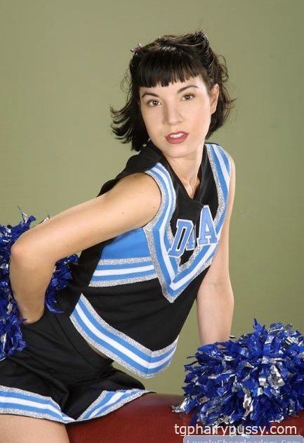 Болельщица с волосатой киской