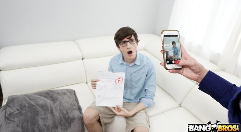 Сексуальная милфа Хелена Прайс обнажает свою фантастическую попку и принимает член в пизду