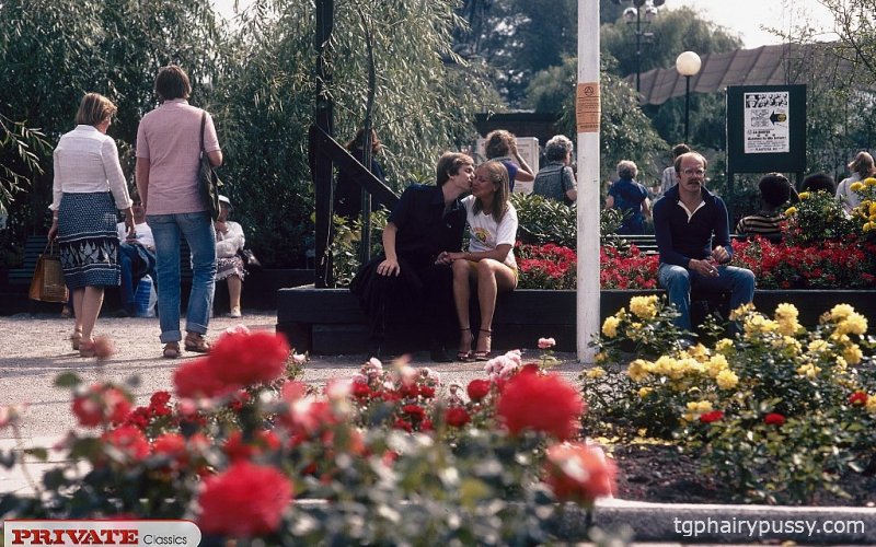 Коллекция ретро-порнозвезд 70-х и 80-х, занимающихся развратными вещами