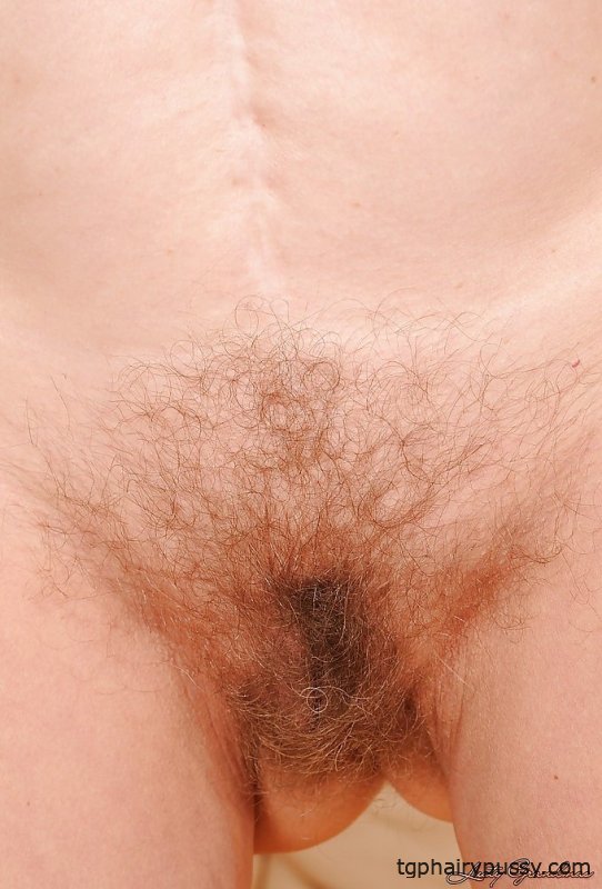 Пухлая бабушка с дряблыми грудями Хелена Мэй раздевается и раздвигает ноги