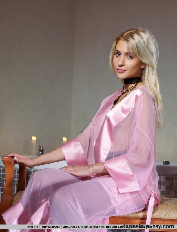 Блондинка в чулках устроила незабываемый эротический вечер