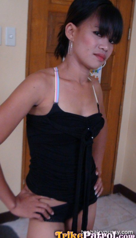 Худенькая азиатка Leeann показывает свою проститутку без презерватива