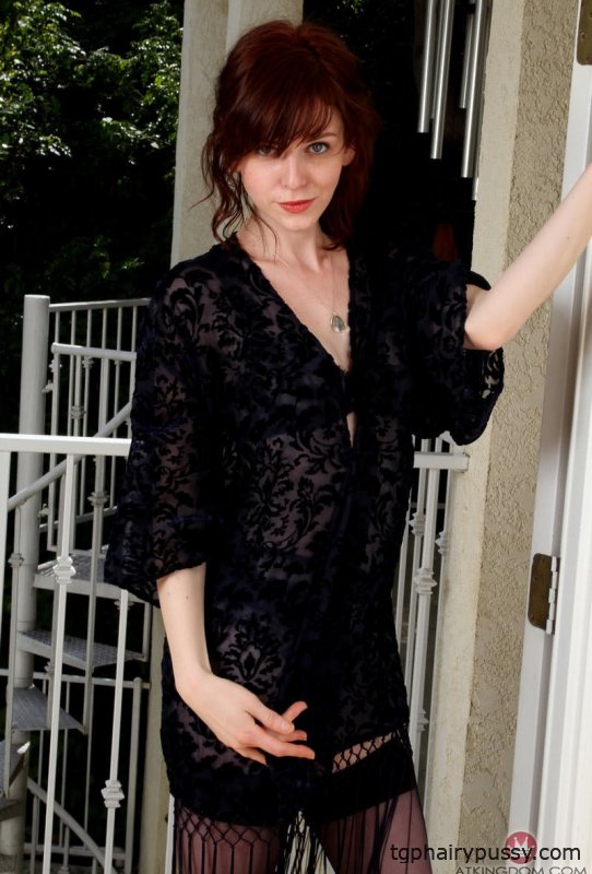 Небритая писька зрелой женщины