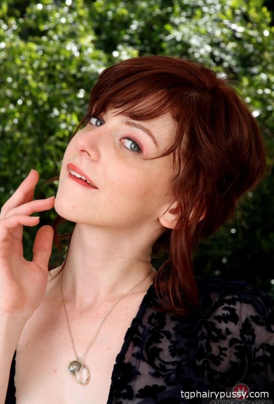 Небритая писька зрелой женщины