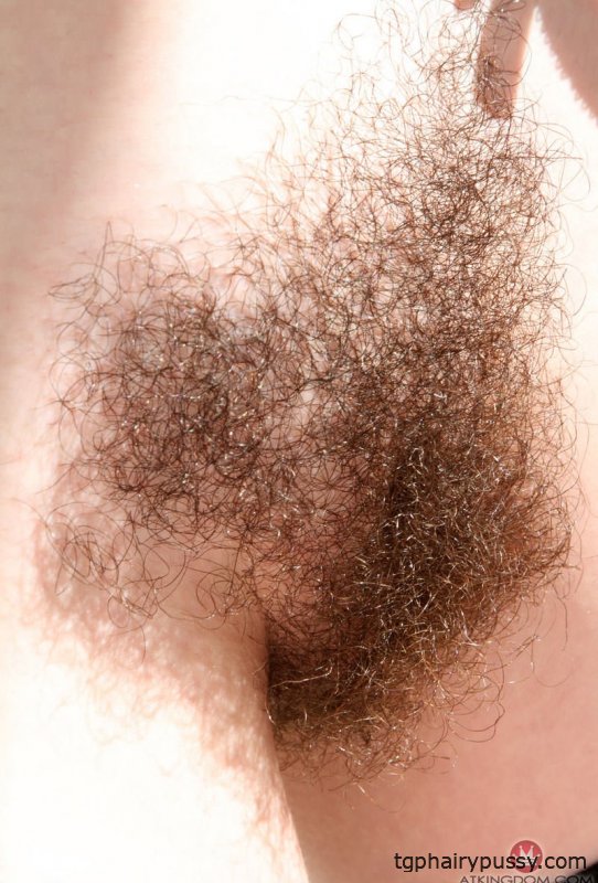 Небритая писька зрелой женщины