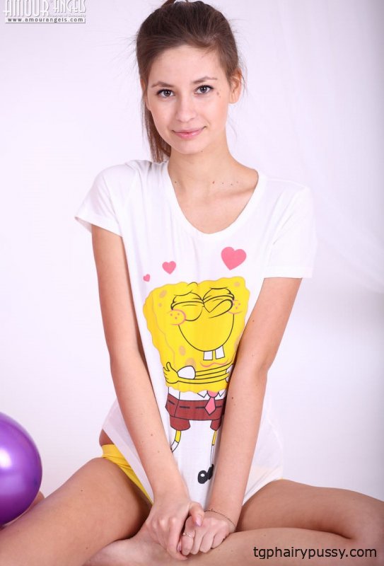 Волосатая промежность девушки