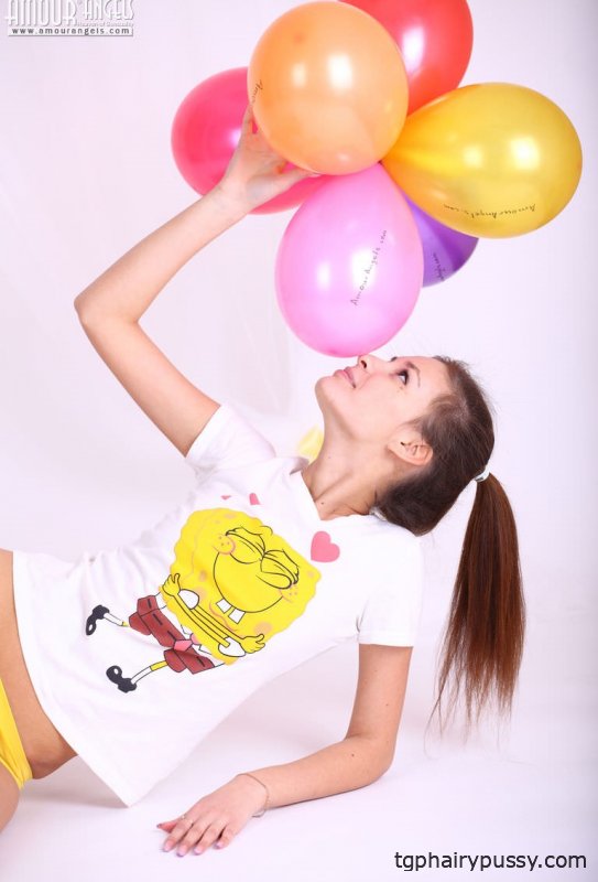 Волосатая промежность девушки