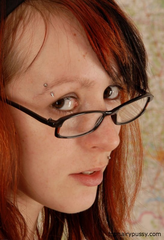 Голая мохнатая киска