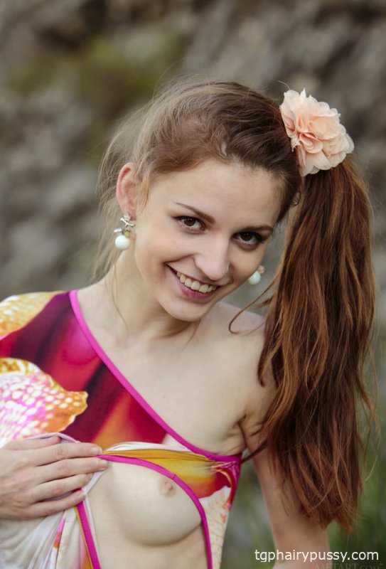 Стройная голая девушка